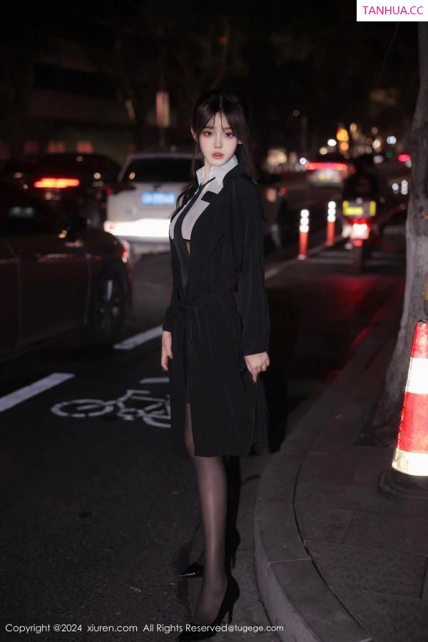   [XiuRen]高清写真图 2024.03.21 No.8265 王心悦 美腿黑丝第4张图片